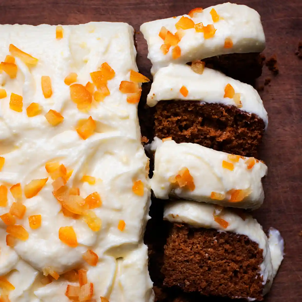 Long-lasting ginger cake with lemon frosting