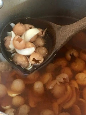 Longan soup with lily bulbs (Băihé guìyuán tāng / 百合桂圓湯)