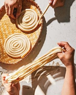 Longevity noodles (长寿面)