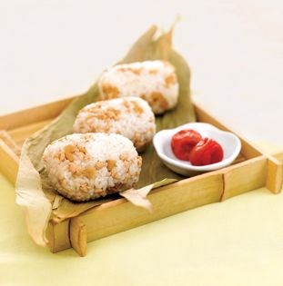Lotus root and minced chicken onigiri