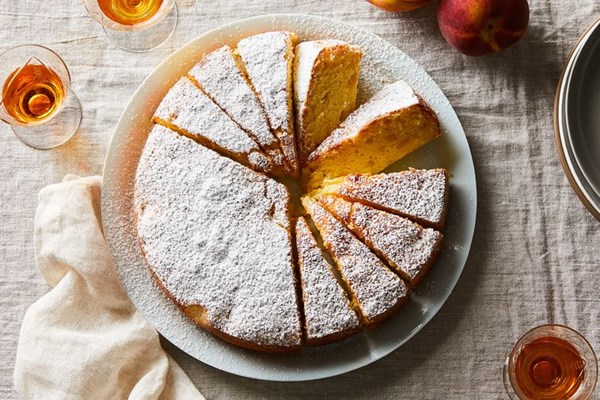 Louisa's cake with peaches