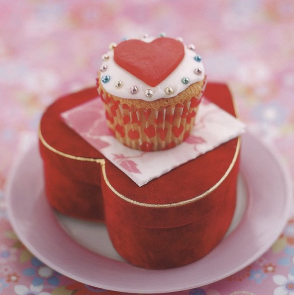 Love-heart cupcakes