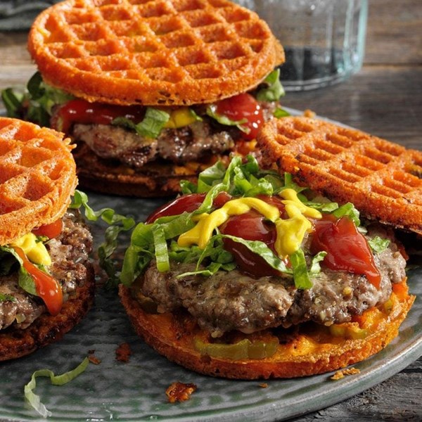Low-carb cheesy cheeseburgers