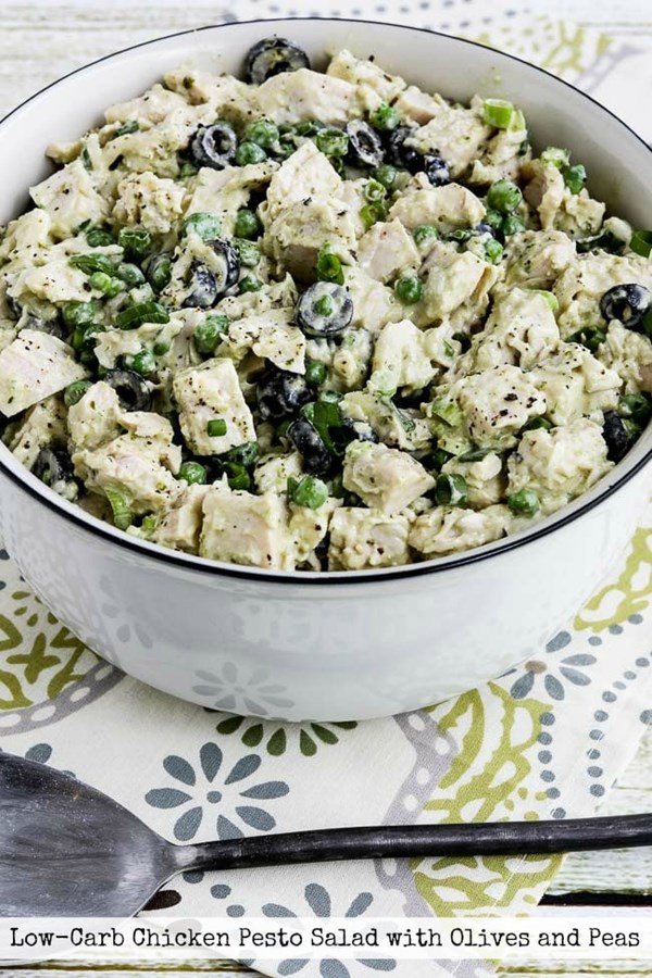 Low-carb chicken pesto salad with olives and peas