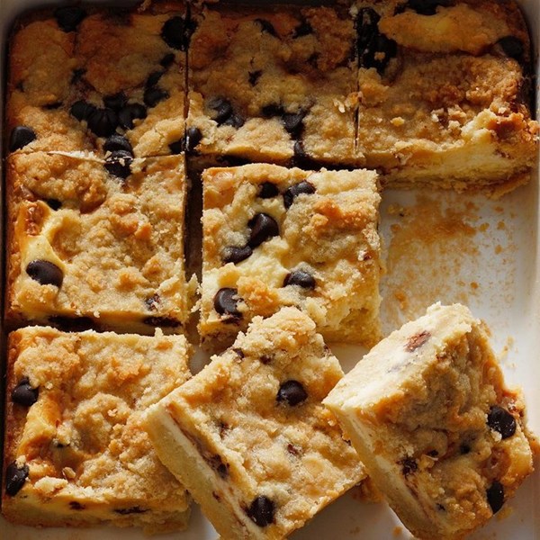 Low-carb chocolate-chip cheesecake bars