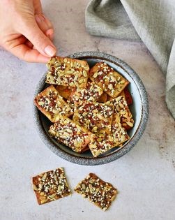 Low-carb crackers
