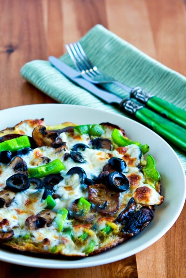 Low-carb egg-crust vegetarian breakfast pizza