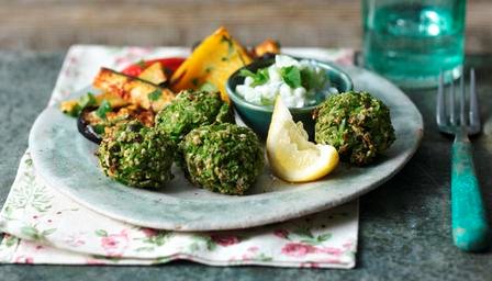 Low-carb falafel with roasted veg