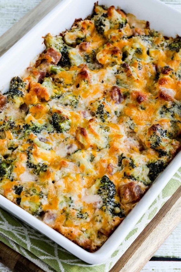 Low-carb ham and broccoli casserole au gratin