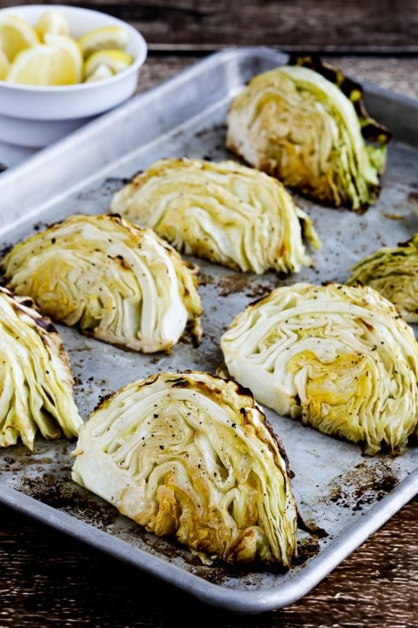 Low-carb roasted cabbage with lemon