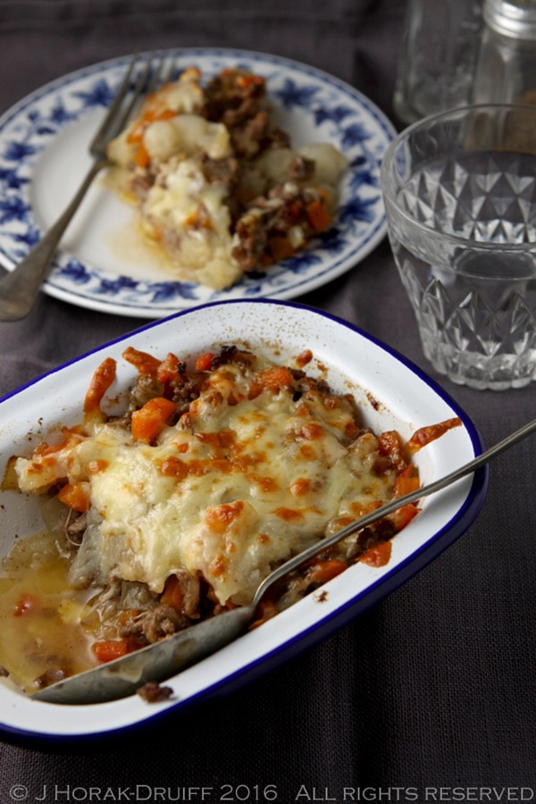 Low-carb spaghetti squash and mince baked casserole