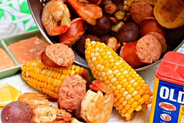 Low-Country shrimp boil with spicy remoulade