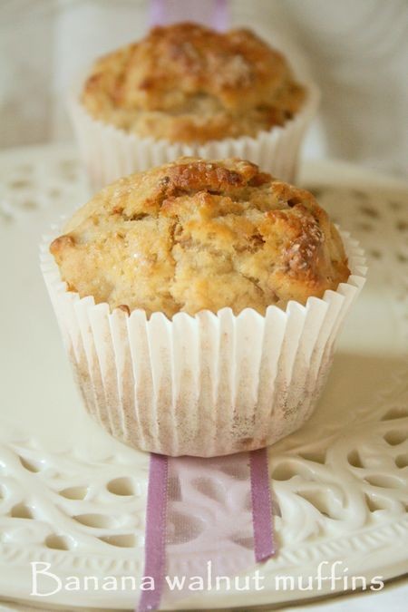 Low-fat banana walnut muffins 