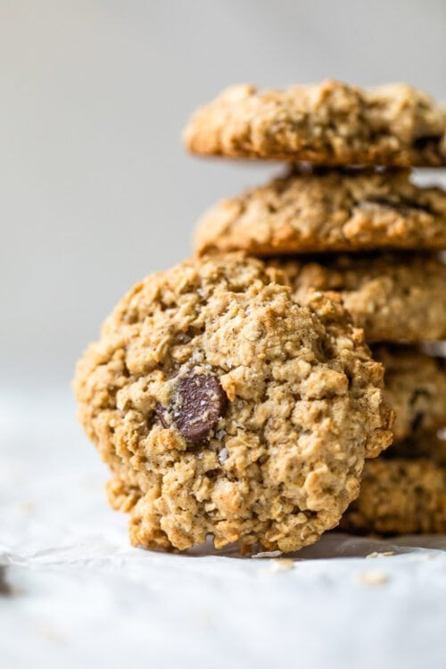 Low-fat chewy chocolate chip oatmeal cookies