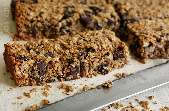 Low fat chewy granola bars with pecans raisins and chocolate