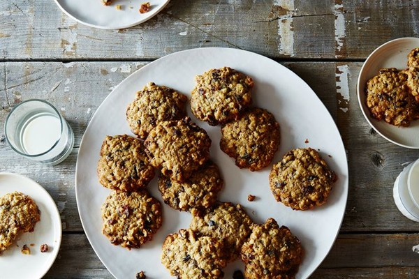 Low-sugar oatmeal raisin cranberry cookies