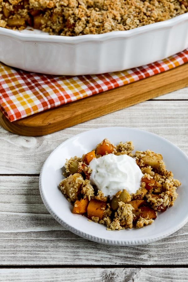 Low-sugar pumpkin apple crumble