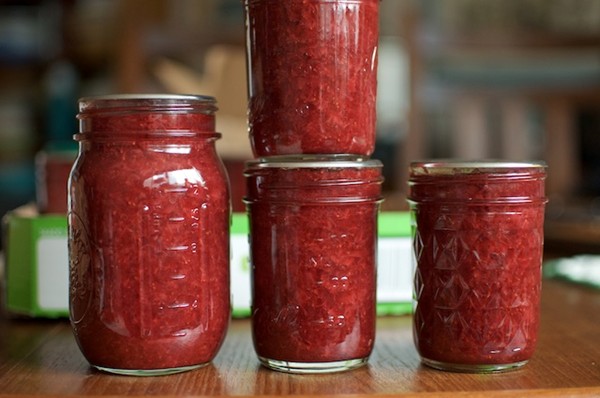 Low sugar strawberry vanilla jam
