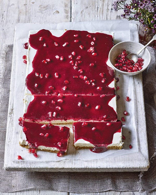 Lower-sugar fruity cheesecake bars 