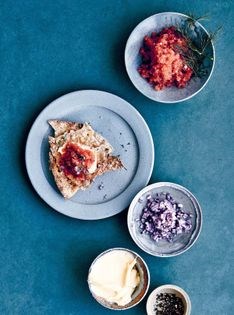 Lumpfish roe with crackers