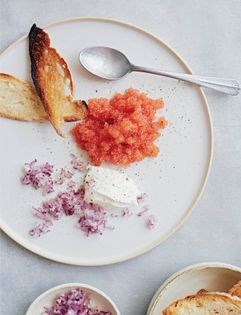 Lumpfish roe with red onion and crème fraîche (Stenbiderrogn med rødløg og crème fraîche)