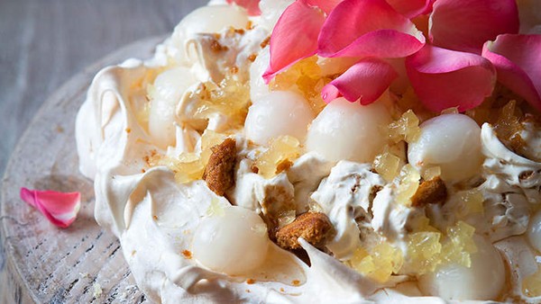 Lychee and ginger Pavlova