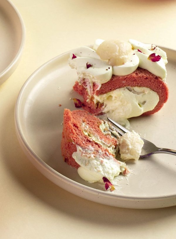 Lychee rose Swiss roll