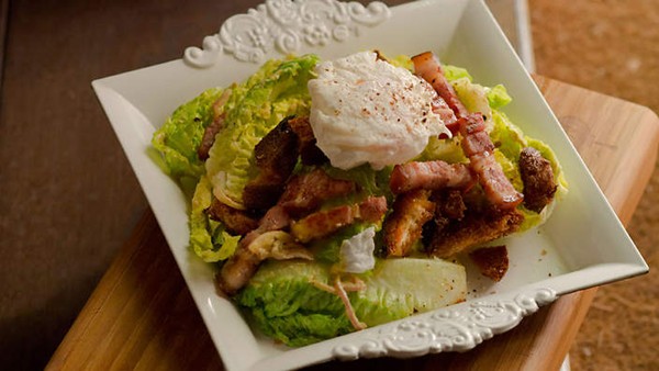 Lyonnaise salad (Salade Lyonnaise)