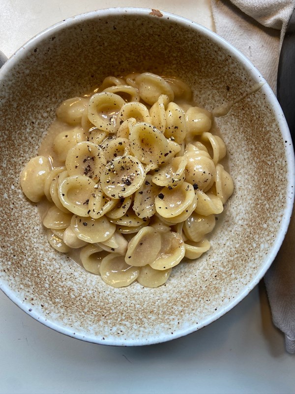 Mac & cheese with 20 cloves of garlic