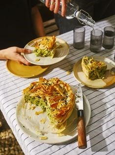 Mac & cheesy greens filo pie