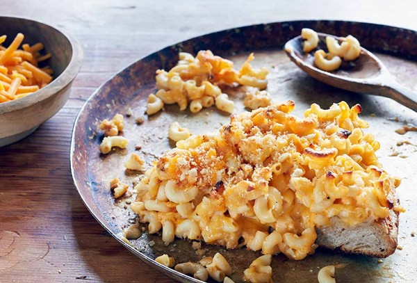 Mac and cheese pizza
