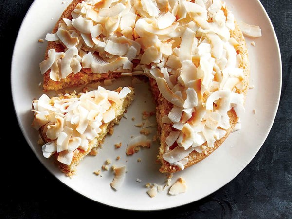 Macadamia-almond cake