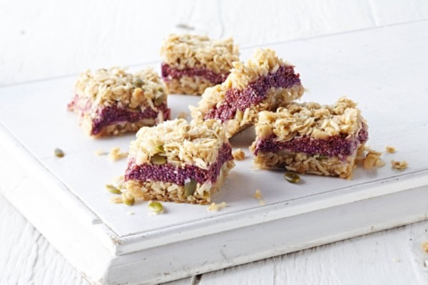 Macadamia, chia and raspberry muesli bar