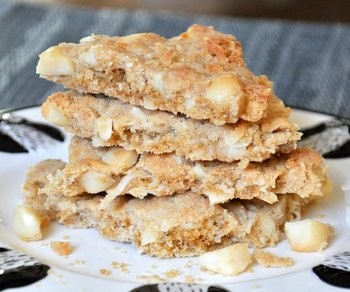 Macadamia coconut cookie brittle