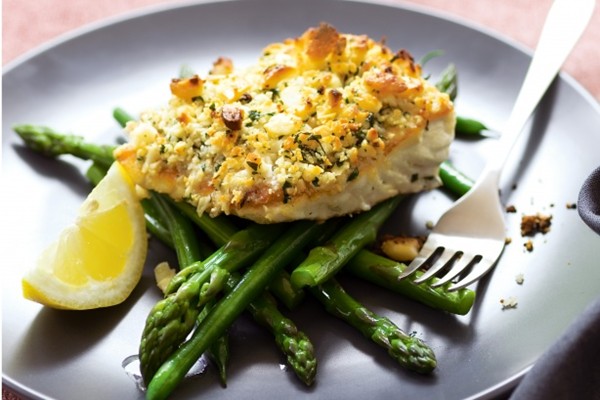 Macadamia-crusted fish with asparagus and green beans
