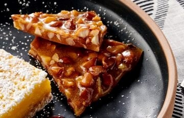 Macadamia nut brittle [Relle Lum]
