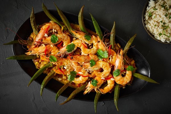 Macanese curried prawns and okra (Caril de camarão com quiabos)