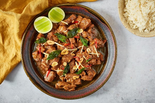 Macanese tamarind-braised pork (Porco balichão tamarindo)
