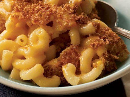 Macaroni and cheese with a crusty crunch