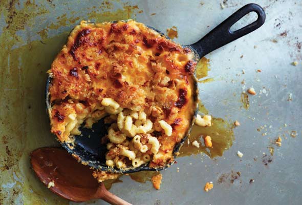Macaroni and cheese with crunchy crumb topping