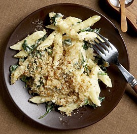 Macaroni and cheese with spinach and feta