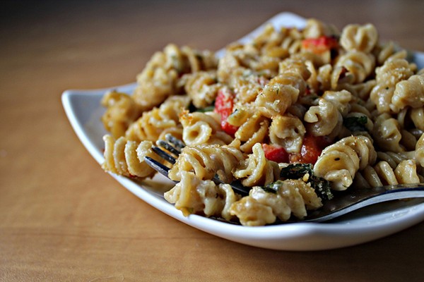 Macaroni and goat cheese with roasted red peppers
