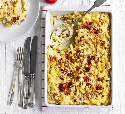 Macaroni cheese with bacon & pine nuts 
