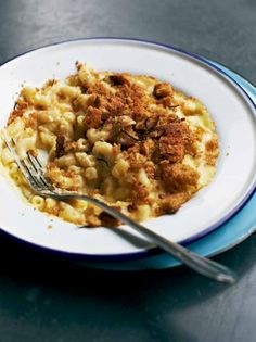 Macaroni cheese with rosemary sourdough croutons