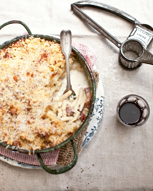 Macaroni, pancetta and pecorino cheesy bake
