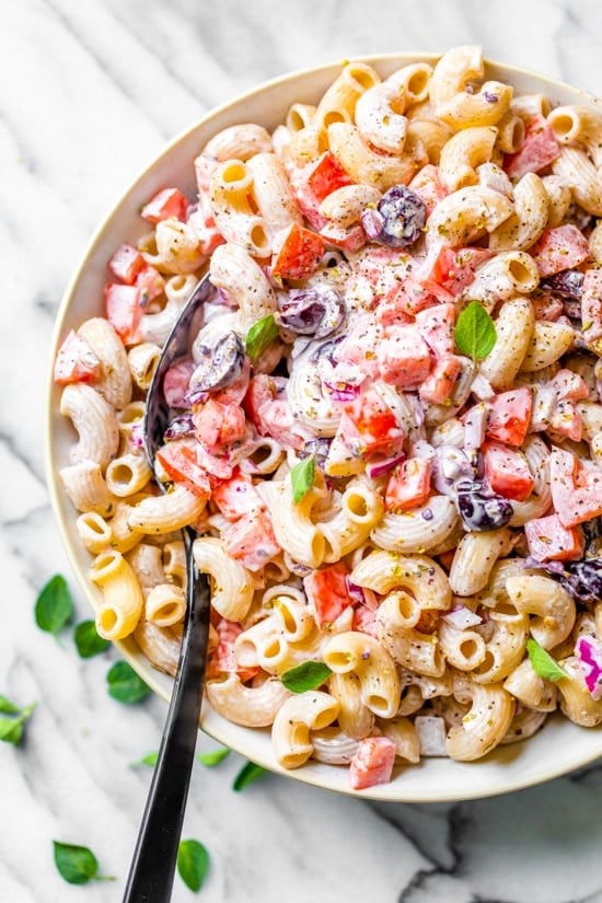 Macaroni salad with tomatoes