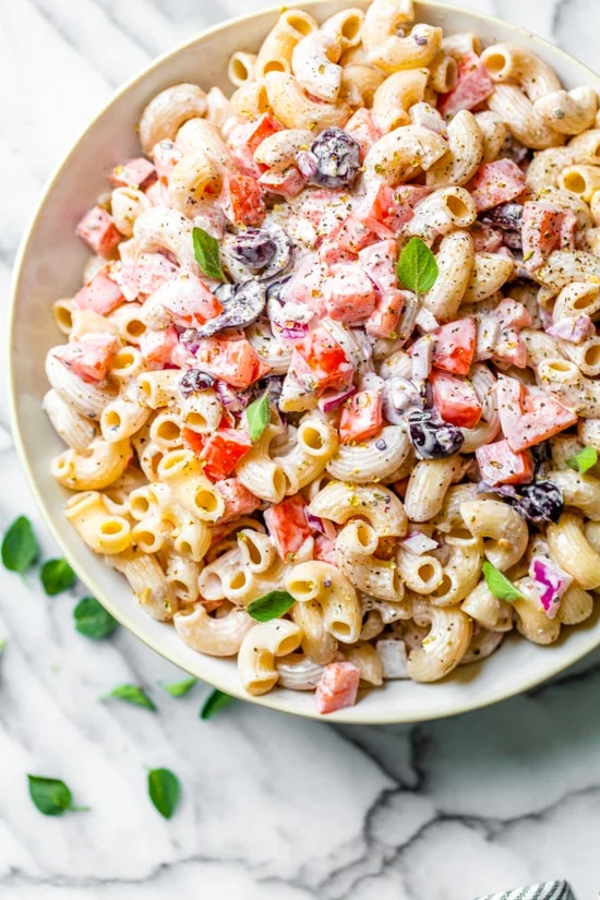 Macaroni salad with tomatoes