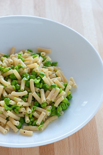 Macaroni with buttered peas
