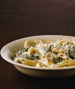 Macaroni with cream and cheese (Macarrones con crema y queso)