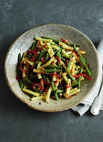 Macaroni with green beans (Maccheroni con fagiolini)
